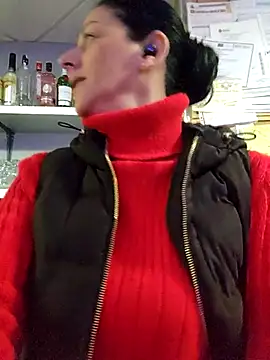 bruneta sexy23 online show from 18, 3, 2025