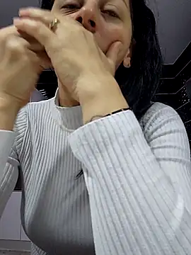 bruneta sexy23 online show from 22, 2, 2025