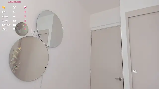 mia yourmommy online show from 2, 3, 2025