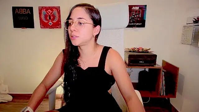 Snapshot of adriana__sosa_ chatting on 4, 12, 2024 adriana sosa online show from 4, 12, 2024