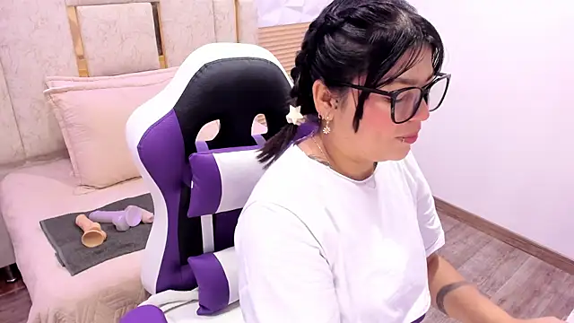 Snapshot of PauletteJ chatting on 3, 10, 2025 PauletteJ online show from 3, 10, 2025