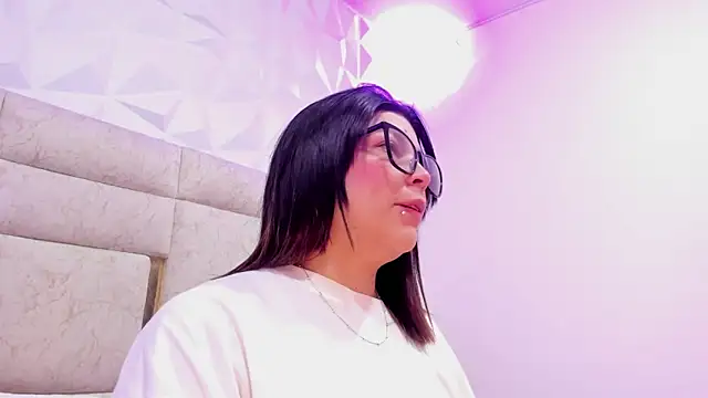 Snapshot of PauletteJ chatting on 11, 11, 2025 PauletteJ online show from 11, 11, 2025