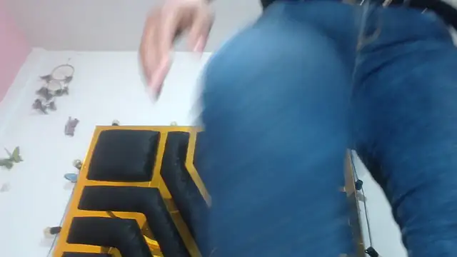 Helennahot online show from 9, 10, 2025