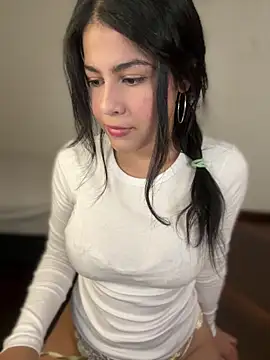 CuteKira7 online show from 3, 5, 2026