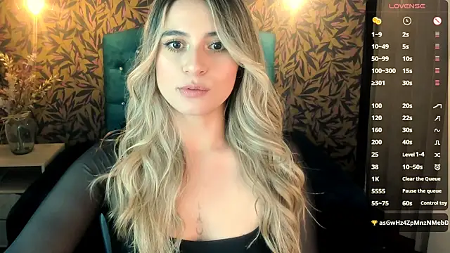 Snapshot of KiaraCarter chatting on 7, 3, 2025 KiaraCarter online show from 7, 3, 2025