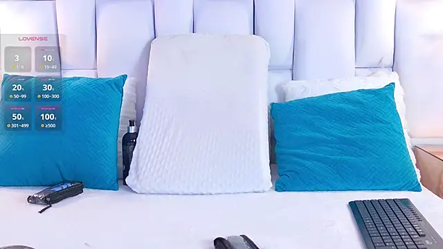 Iris Ross  online show from 14, 9, 2025