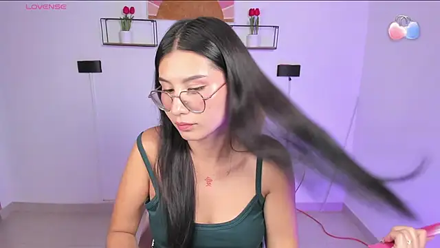 emily villamil online show from 27, 5, 2026