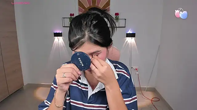 emily villamil online show from 23, 4, 2026