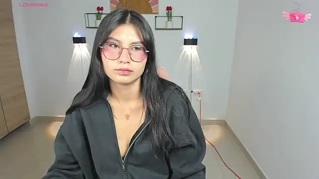 emily villamil online show from 24, 11, 2025