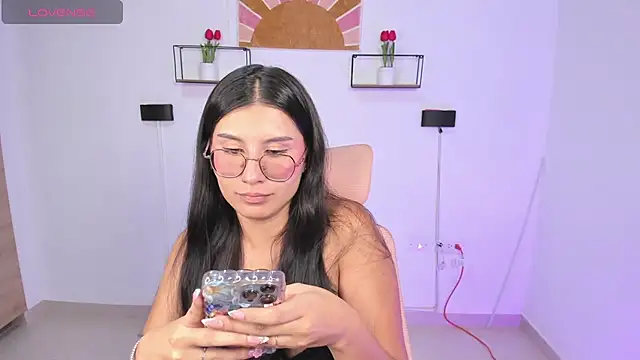 emily villamil online show from 26, 5, 2026