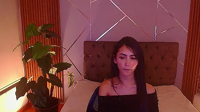 Coralinnee  online show from 6, 5, 2026