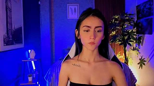 Coralinnee  online show from 16, 6, 2026