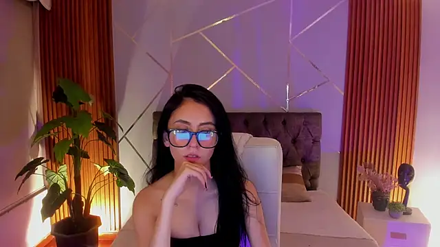 Coralinnee  online show from 23, 9, 2025