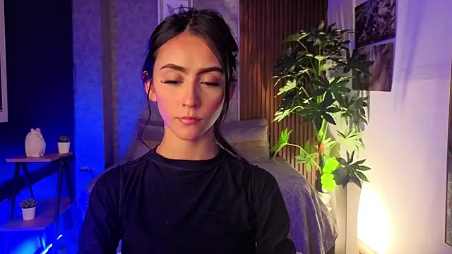Coralinnee  online show from 8, 5, 2026