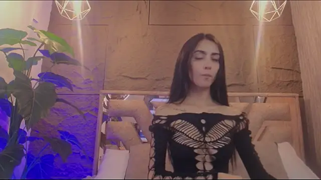 Coralinnee  online show from 14, 5, 2026