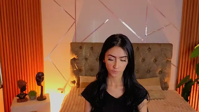 Coralinnee  online show from 17, 7, 2026