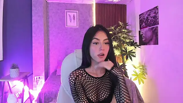 Coralinnee  online show from 9, 1, 2026