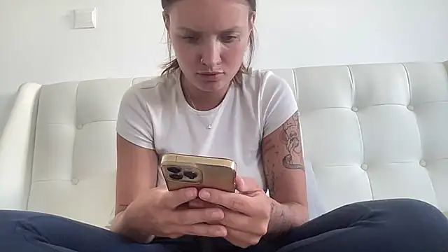 Snapshot of mariemelissah chatting on 13, 10, 2025 mariemelissah online show from 13, 10, 2025