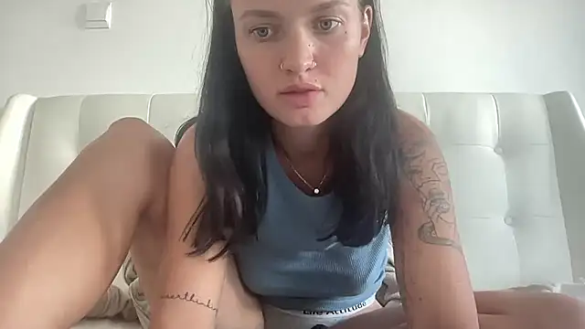 Snapshot of mariemelissah chatting on 15, 11, 2025 mariemelissah online show from 15, 11, 2025