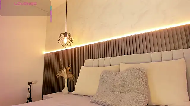 SHANONCLARK online show from 6, 10, 2025