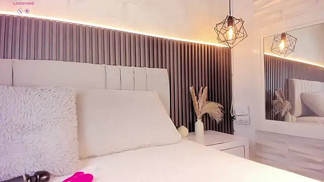 SHANONCLARK online show from 4, 11, 2025