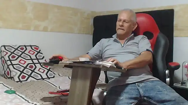 VALENTINO1983  online show from 11, 10, 2025