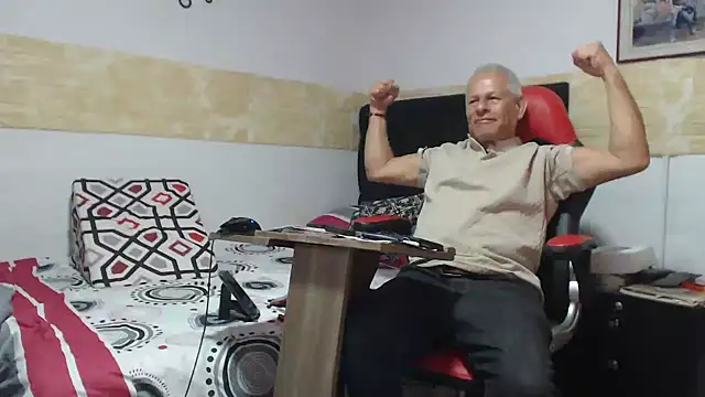 VALENTINO1983  online show from 28, 9, 2025