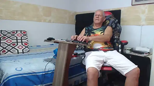 VALENTINO1983  online show from 14, 9, 2025