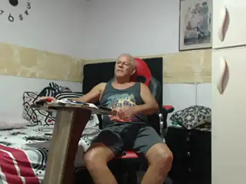 VALENTINO1983  online show from 14, 3, 2025