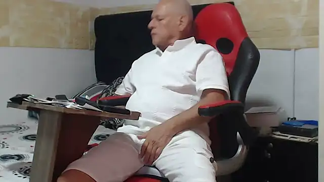 VALENTINO1983  online show from 4, 10, 2025