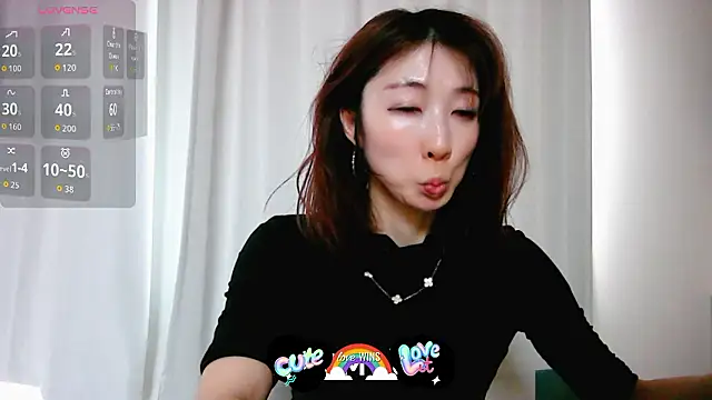Snapshot of Love_me_Eri_ chatting on 26, 5, 2026 Love me Eri online show from 26, 5, 2026