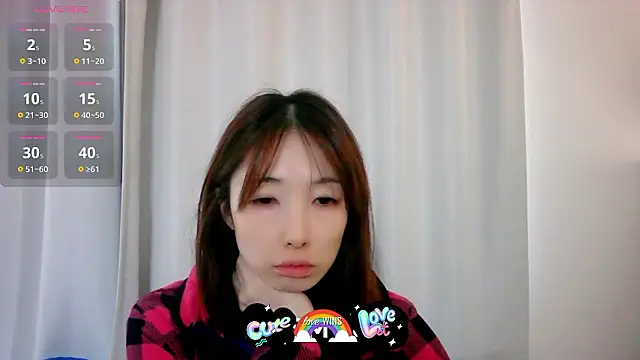 Snapshot of Love_me_Eri_ chatting on 10, 10, 2025 Love me Eri online show from 10, 10, 2025