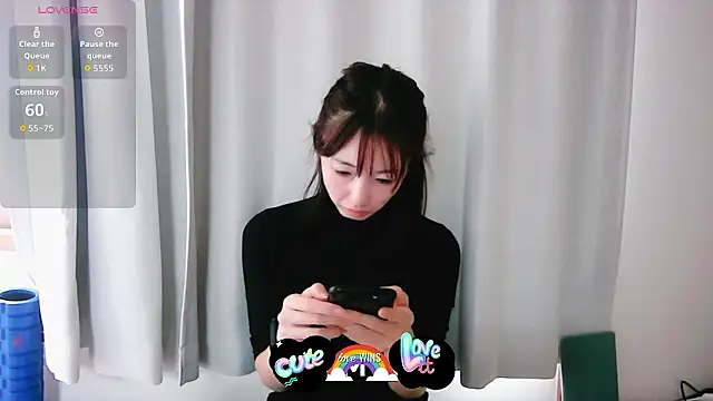 Snapshot of Love_me_Eri_ chatting on 18, 10, 2025 Love me Eri online show from 18, 10, 2025