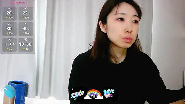 Snapshot of Love_me_Eri_ chatting on 10, 1, 2026 Love me Eri online show from 10, 1, 2026