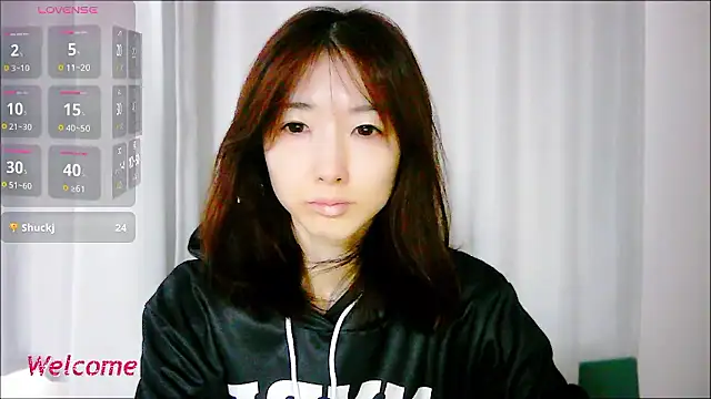 Snapshot of Love_me_Eri_ chatting on 1, 10, 2025 Love me Eri online show from 1, 10, 2025