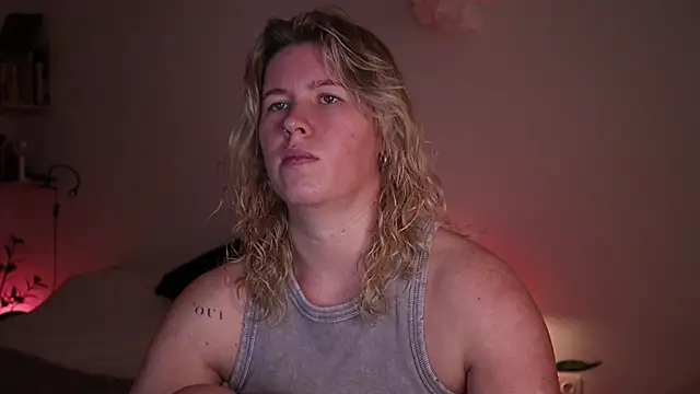 Snapshot of moonamii chatting on 23, 10, 2025 moonamii online show from 23, 10, 2025