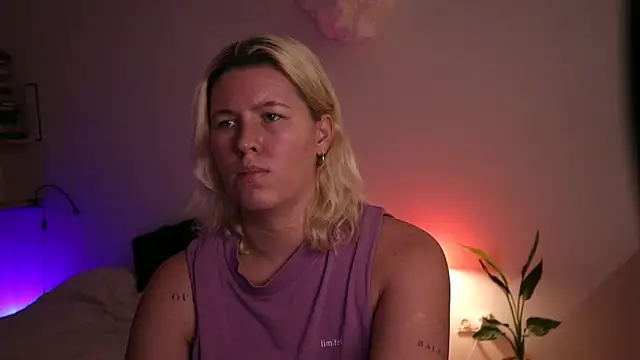 Snapshot of moonamii chatting on 13, 2, 2025 moonamii online show from 13, 2, 2025