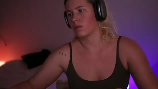 Snapshot of moonamii chatting on 3, 3, 2025 moonamii online show from 3, 3, 2025