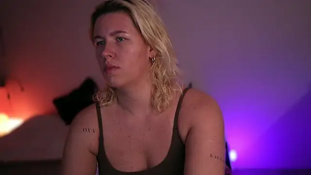 Snapshot of moonamii chatting on 25, 2, 2025 moonamii online show from 25, 2, 2025