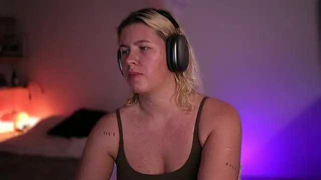 Snapshot of moonamii chatting on 27, 2, 2025 moonamii online show from 27, 2, 2025