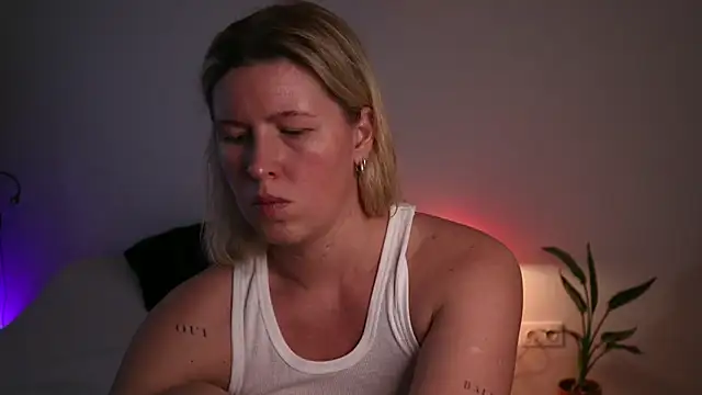 Snapshot of moonamii chatting on 2, 10, 2025 moonamii online show from 2, 10, 2025