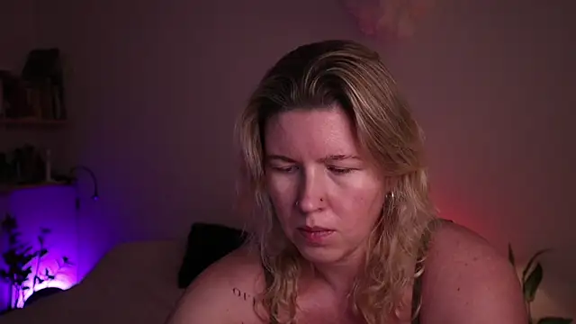 Snapshot of moonamii chatting on 15, 11, 2025 moonamii online show from 15, 11, 2025