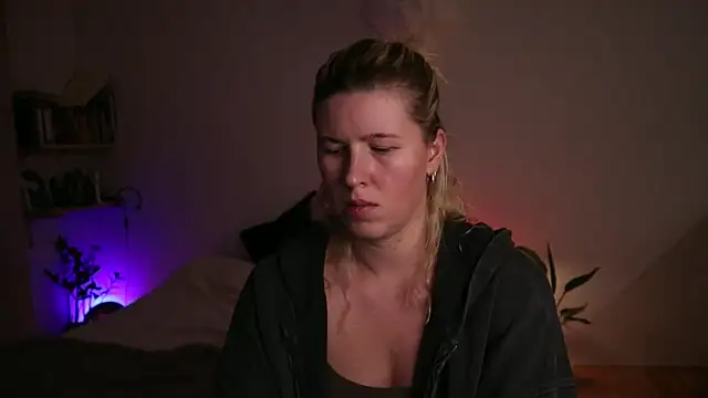 Snapshot of moonamii chatting on 25, 9, 2025 moonamii online show from 25, 9, 2025