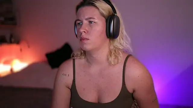 Snapshot of moonamii chatting on 25, 2, 2025 moonamii online show from 25, 2, 2025