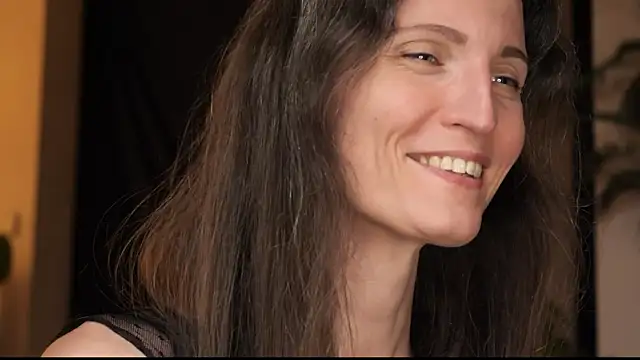 yulladao online show from 4, 10, 2025