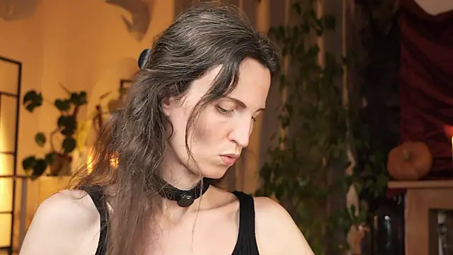 yulladao online show from 6, 11, 2025