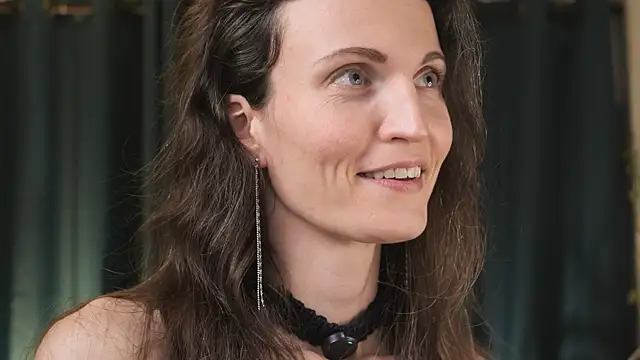 yulladao online show from 18, 4, 2026