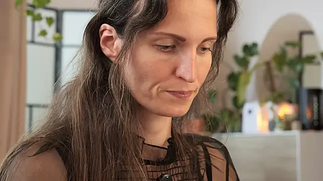 yulladao online show from 23, 10, 2025