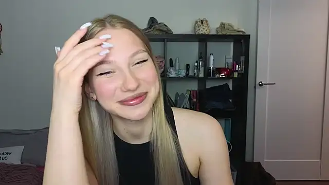 MiaKeler online show from 17, 3, 2025