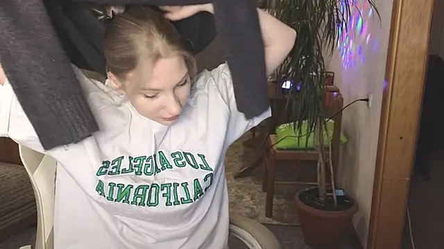 MiaKeler online show from 6, 3, 2025